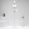 Tienda de ropa maniquí negro blanco accesorios maniquí femenino medio cuerpo maniquí femenino tienda de ropa escaparate maniquí soporte de exhibición cuerpo completo