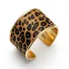 Pulsera de brazalete abierto de nuevo estampado de leopardo y cebra europea y americana, pulsera de metal con borde metálico y textura de crin de caballo retro a la moda, venta al por mayor