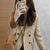Blazer cáqui retrô estilo francês chic para o dia a dia, coleção outono 2026, tamanho pequeno