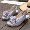 Sandálias de Salto Alto de Comércio Exterior Novas de Verão 2026 Sapatos Femininos Tira Única Flor Vazada Boca de Peixe Sandálias de Salto Grosso Cruzadas Femininas Transfronteiriças