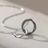 Exquisito Anillo Mobius Explosivo para Pareja de Hombres y Mujeres Collar Personalizado Simple Moda Lujo Ligero Nicho Diseño Joyería