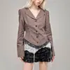 Abrigo corto de estilo sexy de chica caliente con estampado a cuadros vintage americano para mujer, con un ajuste entallado que ciñe la cintura y pantalones cortos con diseño de dobladillo de encaje