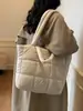 Bolso Grande de Capacidad para Mujer, de Alta Gama, Moderno y Versátil, Bolso de Hombro o Axila, Bolso Tote Sencillo Casual para el Día a Día
