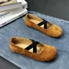 Sapatos Mary Jane baixos estilo francês com bico dividido falso para mulheres, novo modelo 2026, com tira cruzada, versáteis, confortáveis, com sola macia, sapatilhas