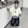 Conjunto de Camisa e Jeans Falso de Duas Peças para Meninos Primavera e Outono Estilo Coreano Conjunto de Duas Peças Casual Descolado Roupas Descoladas para Bebês