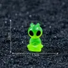 Nuevo producto transfronterizo: Figuritas de alienígenas que brillan en la oscuridad, decoraciones de paisajismo de jardín DIY, adornos colgantes y figuritas en miniatura para escritorio