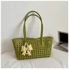Bolso de cesta hueca de moda y con estilo transfronterizo, bolso tote de un solo hombro de alta apariencia, bolso de axila grande de capacidad única y moderno