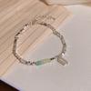 Pulsera de cuentas de cristal de color con etiqueta de letra de la suerte para mujer, diseño de minoría, costura de alto sentido, joyería de mano cuadrada