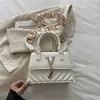 Bolso cuadrado pequeño de comercio exterior para mujer, bolso de hombro nuevo, bolso de mano simple versión coreana, bolso cruzado, bolso de lujo ligero en forma de V de alta gama