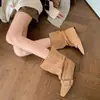 Hebilla de cinturón de comercio exterior transfronterizo, bota corta de cuero suave, puntera cuadrada para otoño e invierno, aumento interno de altura, bota corta de moda plisada negra y marrón