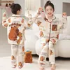 Conjunto de pijama de algodão nuvem de manga longa para meninos, fino, para primavera e outono, roupa de casa infantil com desenho animado, adequado para adolescentes usarem fora.