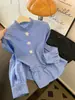 Camisa de Manga Larga a Rayas Florales Tridimensionales Azul para Mujer, Top Elegante para Figuras Pequeñas, Nuevo Estilo Primavera 2026, Camisa que Reduce la Edad