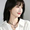 Collar con colgante de hoja de plata y carillón de viento de cuerda negra de diseño único de Liu Nian para mujer, cadena larga versátil de suéter de tulipán