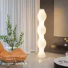 Lámpara de pie de falda de hierba de moda para sala de estar, iluminación ambiental decorativa junto al sofá, lámpara de mesa de pie de lujo de alta gama para dormitorio