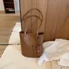Bolso cubo tejido con sensación otoñal para mujer, elegante textura, piel suave, bolso de mano nuevo, un solo hombro 2026 para el trabajo