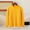 Novo suéter de base de malha de cashmere infantil unissex para outono e inverno, gola alta pequena, design de flor torcida espessa