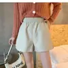Shorts de cuero PU para mujer, nuevo estilo otoño e invierno 2025, talla grande, holgados, de pierna ancha, adelgazantes, de cintura alta, modernos, adecuados para usar como prenda exterior, con leggings, pantalones de bota