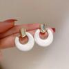 Pendientes de estilo retro europeo y americano de Hong Kong, elegantes, sencillos y combinables, de alta calidad, estilo antiguo y elegante, joyería para las orejas a la moda.