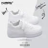 Zapatillas Universales de Verano Zhq-Hy628-G Nuevos Versátiles Casuales Aumentan la Altura Interior Zapatos Blancos Zapatos de Marca de Moda Estilo Masculino