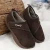 Zapatos de algodón Birkenstock con felpa para mujeres de mediana edad y mayores, cinta mágica, antideslizantes, suela gruesa, invierno, talla grande, cálidos, zapatos para madre, suministro directo de fábrica