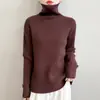 Suéter de cuello alto para mujer talla grande, nueva colección otoño/invierno 2025, base de punto acanalado, simple y versátil, suéter grueso para mujer