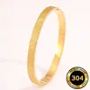 Pulsera de Diamantes con Tachuelas Doradas y Rayas Doradas de Moda Europea y Americana para Mujer, No se Desvanece, Pulsera de Acero de Titanio Estilo Lujo Ligero de Nicho