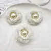 Nuevos pendientes DIY de perlas y camelia estilo Chanel de 3 cm con encaje, flores para zapatos y sombreros, pinzas para el cabello, accesorios florales al por mayor