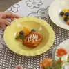 Plato de encaje color crema para uso doméstico, plato para fruta de desayuno, plato de ensalada, plato de verduras, plato de plástico estilo crema para snacks, plato de paja de PP