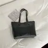A bolsa de ombro feminina popular de alta costura deste ano 2026 nova versátil de grande capacidade bolsa de mão bolsa tote estilosa para mulheres