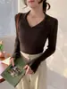Suéter de malha com gola polo feminina, novo estilo outono e inverno 2026, elegante e rejuvenescedor, top justo de manga longa