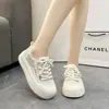 Zapatillas Transpirables Finas de Verano Tendencia Nueva Nuanfenglai para Combinar con Faldas Zapatos Blancos para Mujer 2026 Casual