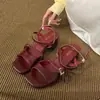 Primeiro Encontro com as Sandálias Abertas com Fivela de Cinto Moda Salto Bloco da Nova Temporada para Mulheres, Novo Estilo de Verão, Versátil