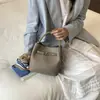 Bolso de Mano Pequeño Elegante de Gama Alta para Mujer 2026 Nueva Moda Versátil Bolso Cruzado de Moda Bolso de Cubo de Venta Caliente