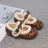 Zapatos de Algodón Retro Birkenstock para Mujer Ropa de Exterior Nuevo Estilo Otoño/Invierno 2026 Zapatos de Algodón Cálidos con Borlas Zapatos Peludos