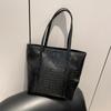Bolsos Retro Europeos y Americanos para Mujer, Nuevo Bolso Tote de Gran Capacidad con Estampado de Cocodrilo, Bolso de Hombro Casual y Versátil para Viajar, Moderno