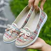 Novos sapatos de pano estilo Pequim antigo primavera e outono de Bai Zhenhe para mulheres, sapatos de vovó com sola macia, sapatos antiderrapantes para mães, casuais e respiráveis para meia-idade e idosos