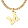 Colar com Pingente de Letra Inglesa em Aço Titânio Banhado a Ouro Real 18K, Design de Nicho, Joia Acessório Simples e de Alto Padrão para Mulheres