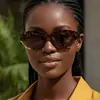 Óculos de Sol Quadrados Estilo Europeu e Americano Personalizados de Alta Qualidade com Design Cat-Eye, Modernos e Versáteis para Viagens ao Ar Livre, Proteção Solar para Mulheres, Óculos de Sol Transfronteiriços