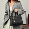 Colgante de Azulejo Incrustado Bolsa de Regalo 2025 Nueva Bolsa de Cuero tipo Canguro para Viajes para Mamá Bolso de Mano de Alto Valor para Mujeres