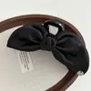 Presilha de Tubarão em Jeans Retrô Coreana com Toque de Luxo, Tecido Firme, Presilha de Garra com Laço e Etiqueta Dourada, Grampo Elegante para a Parte de Trás da Cabeça