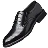 Nuevas Sandalias con Agujeros de Negocios para Hombre Casual Boda Novio Sandalias Británicas Verano Transpirables Juventud Puntiagudas Zapatos para Hombre