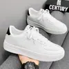 Zapatos blancos antideslizantes nuevos de primavera 2024 zapatillas de moda combinables para hombre zapatos de hombre zapatos casuales deportivos coreanos hombre