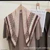 2026 Novo Lenço Quadrado Pequeno de Algodão Aveludado Estampado em Ambos os Lados para Primavera e Verão Lenço de Pescoço Versátil e Estiloso para Mulheres Que Realça a Tez