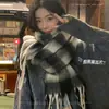 Cachecol Xadrez Preto e Branco para Mulheres no Outono e Inverno, Estilo Coreano de Alta Qualidade, Cachecol Xale Versátil Quente e Espessado para Casal
