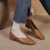 Sapatos Femininos de Couro de Vaca de Duas Camadas Multicor de Salto Baixo 2026 Estilo Quente Bico Quadrado Sapatos de Vovó Planos Rasos Slip-On Casuais Versáteis