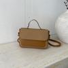 El Bolso de Bloques de Color Nuevo y de Moda de Este Año es Sencillo y Versátil, un Bolso de Hombro/Cruzado para Mujer, Adecuado para el Trabajo y Salidas, con un Elegante Bolso Tote Pequeño