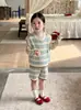 Ropa Infantil Estilo Coreano Otoño/Invierno 2026: Conjunto de Dos Piezas para Niña: Chaleco de Punto Floral Vintage y Shorts