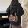 Bolsa Boston Casual com Textura Única 2025 Nova Bolsa Feminina Moda Coreana Bolsa de Ombro Retro Crossbody Bolsa Almofada