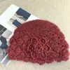 Gorro de Ganchillo Hecho a Mano Calado para Mujer, Versátil Sombrero de Lana Borgoña para Otoño e Invierno, Circunferencia de Cabeza Grande, Pequeño Turbante para Adelgazar el Rostro