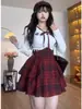 Conjunto de Uniforme JK Estilo Desejo Puro para Mulheres Plus Size Ligeiramente Cheinhas, Saia Curta Bufante Acinturada, Conjunto de Camisa Top Emagrecedor, Personalizável